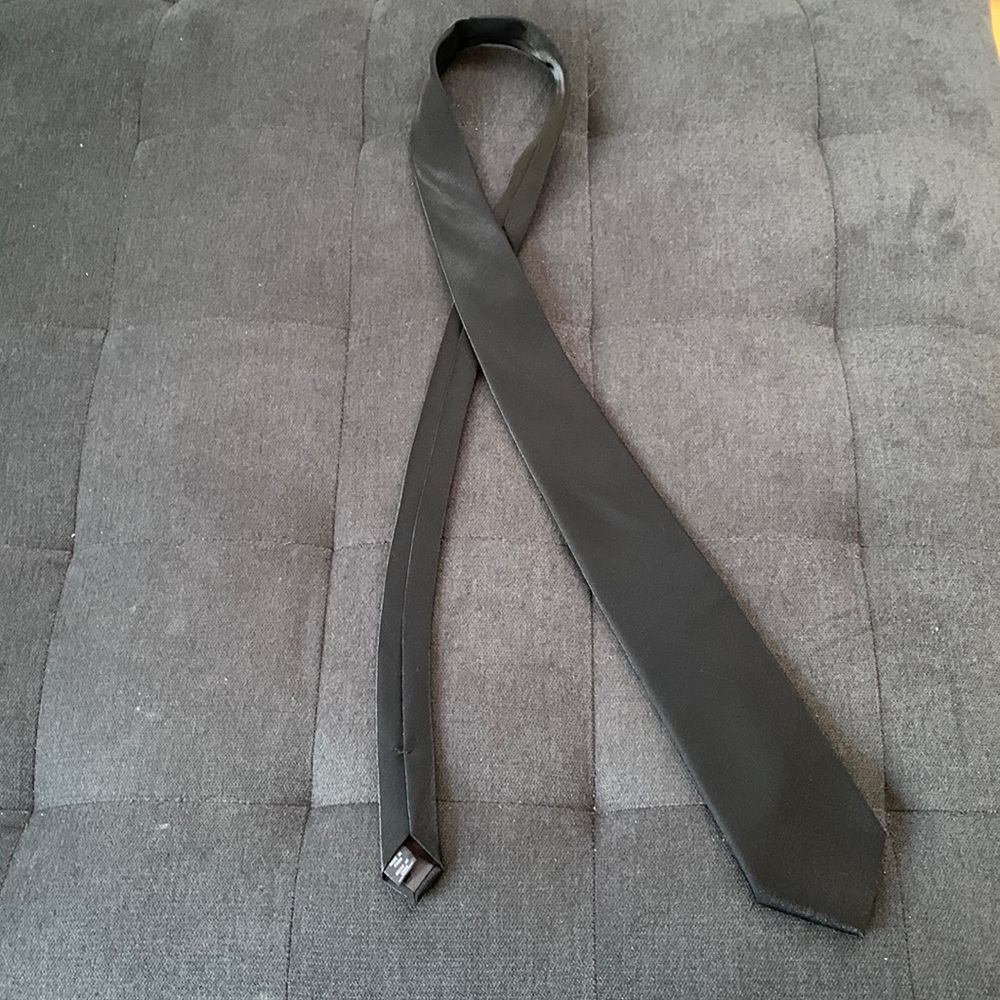 Men’s black tie